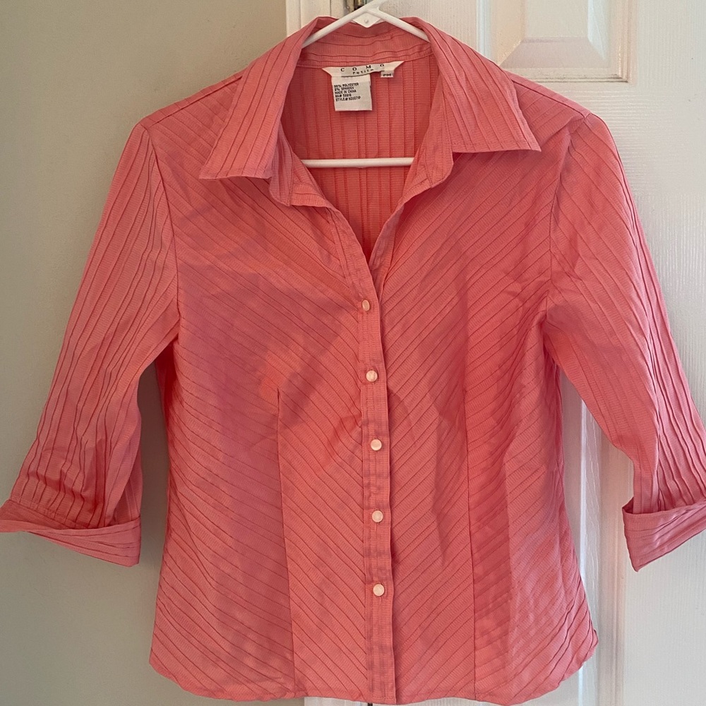 Tangerine, button-up top from Como Petite; beautiful pattern & great condition.